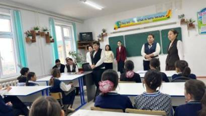 «Саналы өмір: аутодеструктивті мінез-құлықтың алдын алу және цифрлық тәуелділік» тақырыбында қыздар жиналысын өткізілді